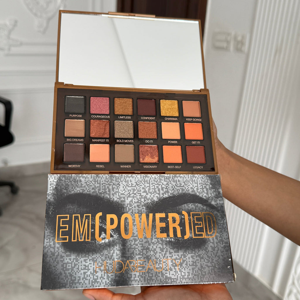 Huda beauty empowerd eyeshadow