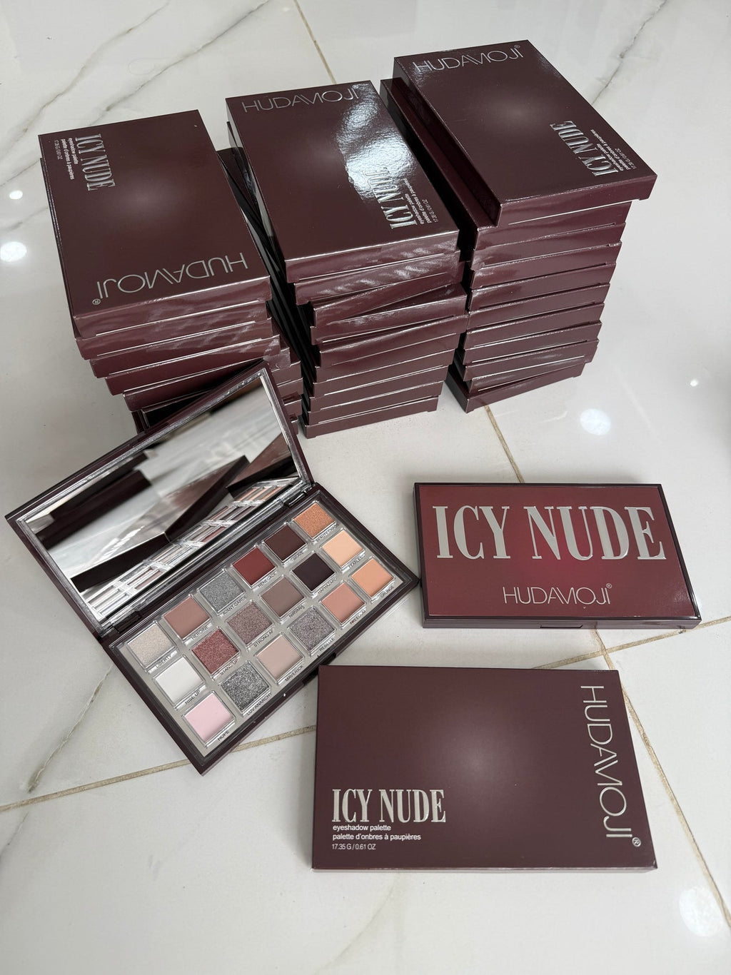 Huda moji icy nude pallete