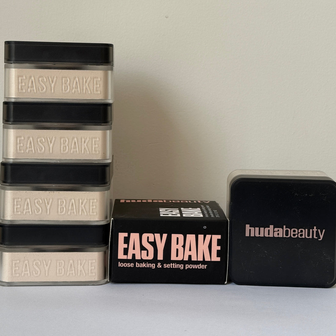 Huda Beauty - Easy Bake Loose Baking & Setting Powder -