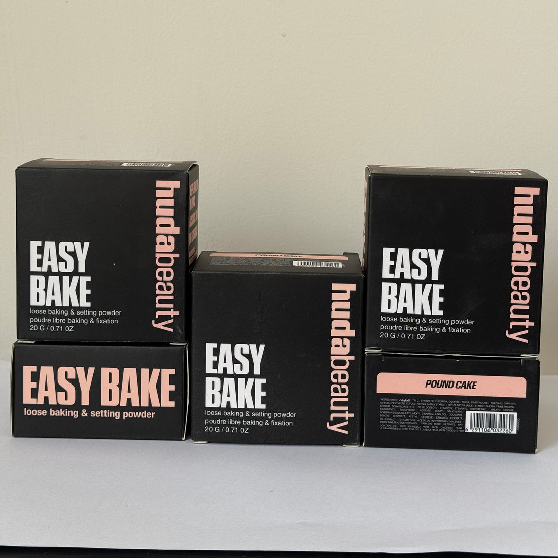 Huda Beauty - Easy Bake Loose Baking & Setting Powder -