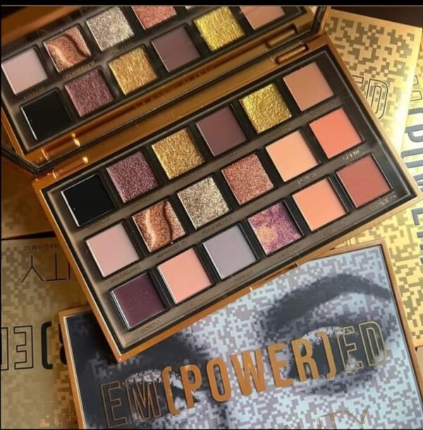 Huda beauty empowerd eyeshadow pallete